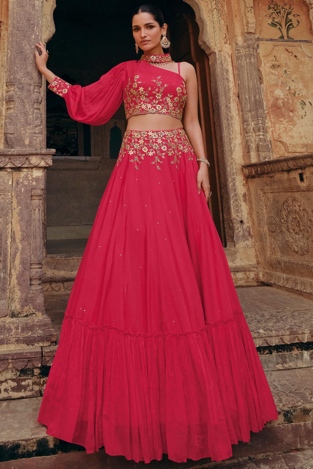 Shop Trendy Indo Western Dresses For The Wedding Season!