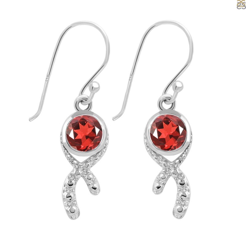 Patterns Of Traditional Garnet Jewelry At Rananjay Exports