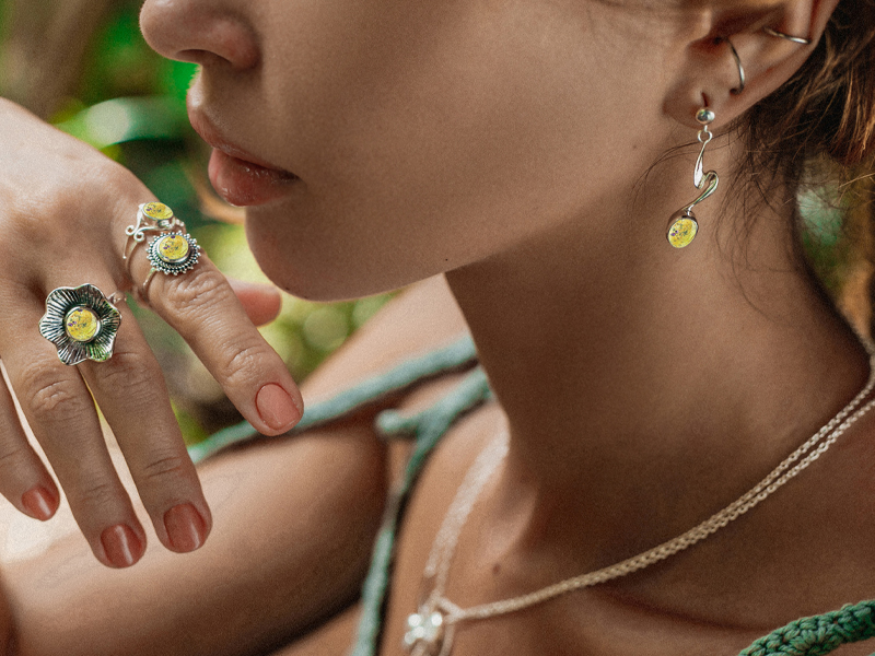 Earth’s Vibrant Colors Captured: Stichtite Jewelry From Nature’s Palette