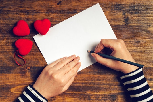 Crafting Love With Words: A Brief Guide To Short Love Poems For Her