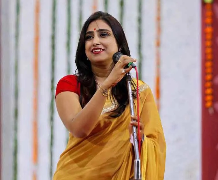 Book Kaviytri Bhuvan Mohani, Contact Today | My Kavi Sammelan